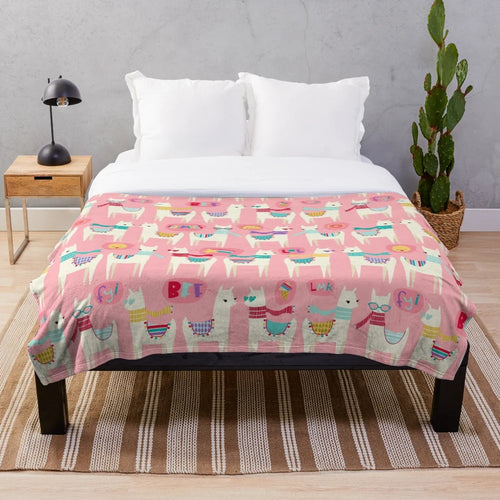 Soft and Cuddly Tween Llamas Plush Blanket for Cozy Bedrooms