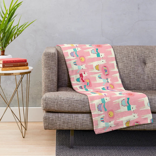 Soft and Cuddly Tween Llamas Plush Blanket for Cozy Bedrooms