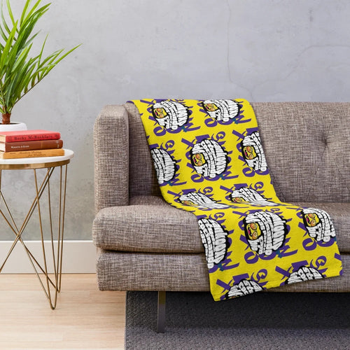Afredo luxury plush blanket in a cozy and soft design for home decor