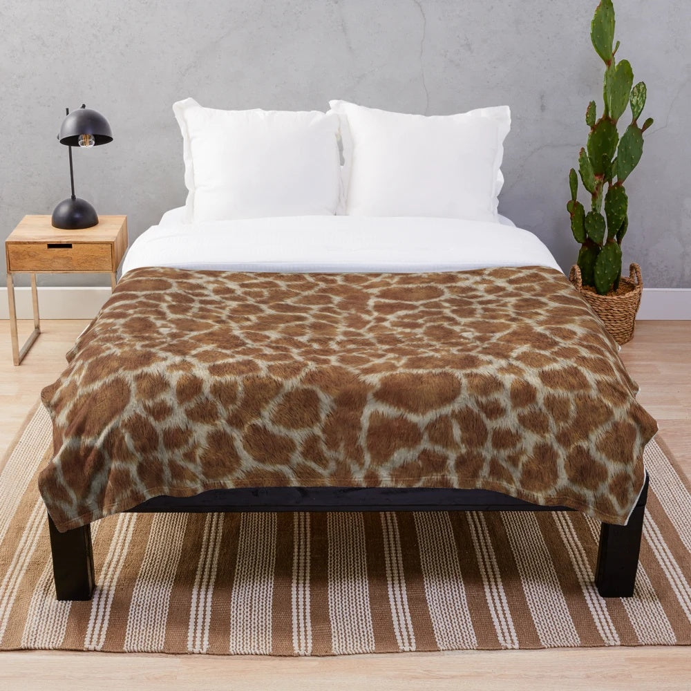 Soft and Comfortable Giraffe Print Plush Blanket