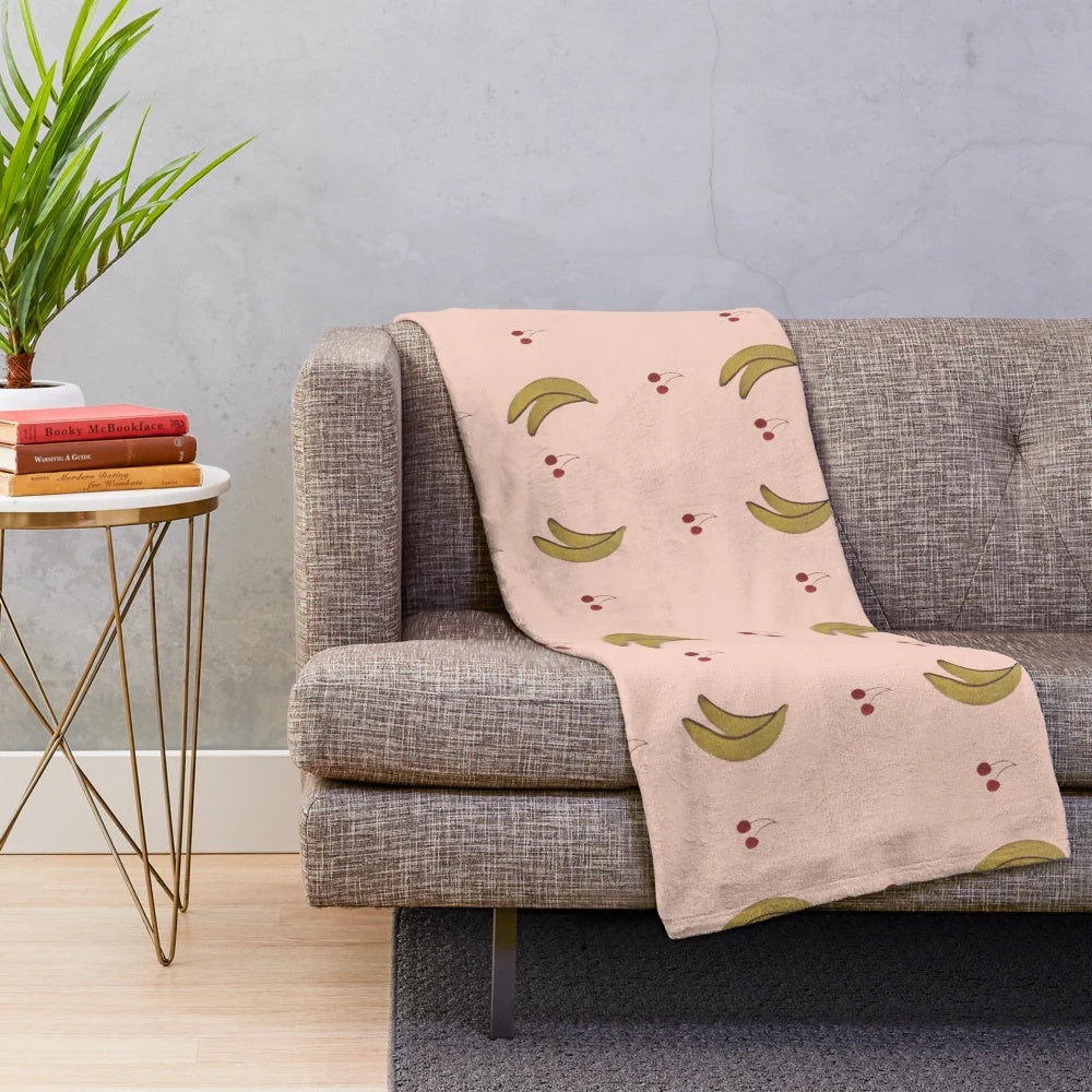 Soft and plush LA PETITE VIE blanket with a pink and floral pattern