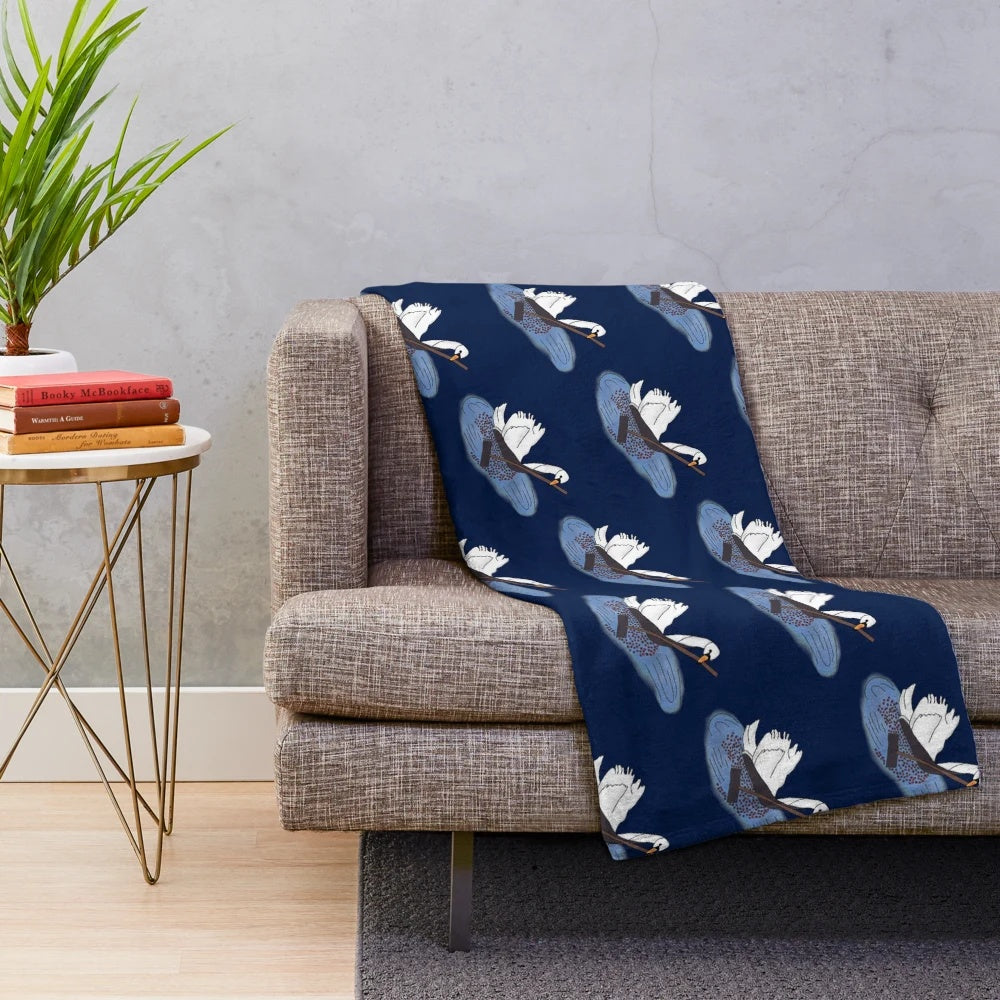 Soft and plush swan-themed blanket for a cozy home