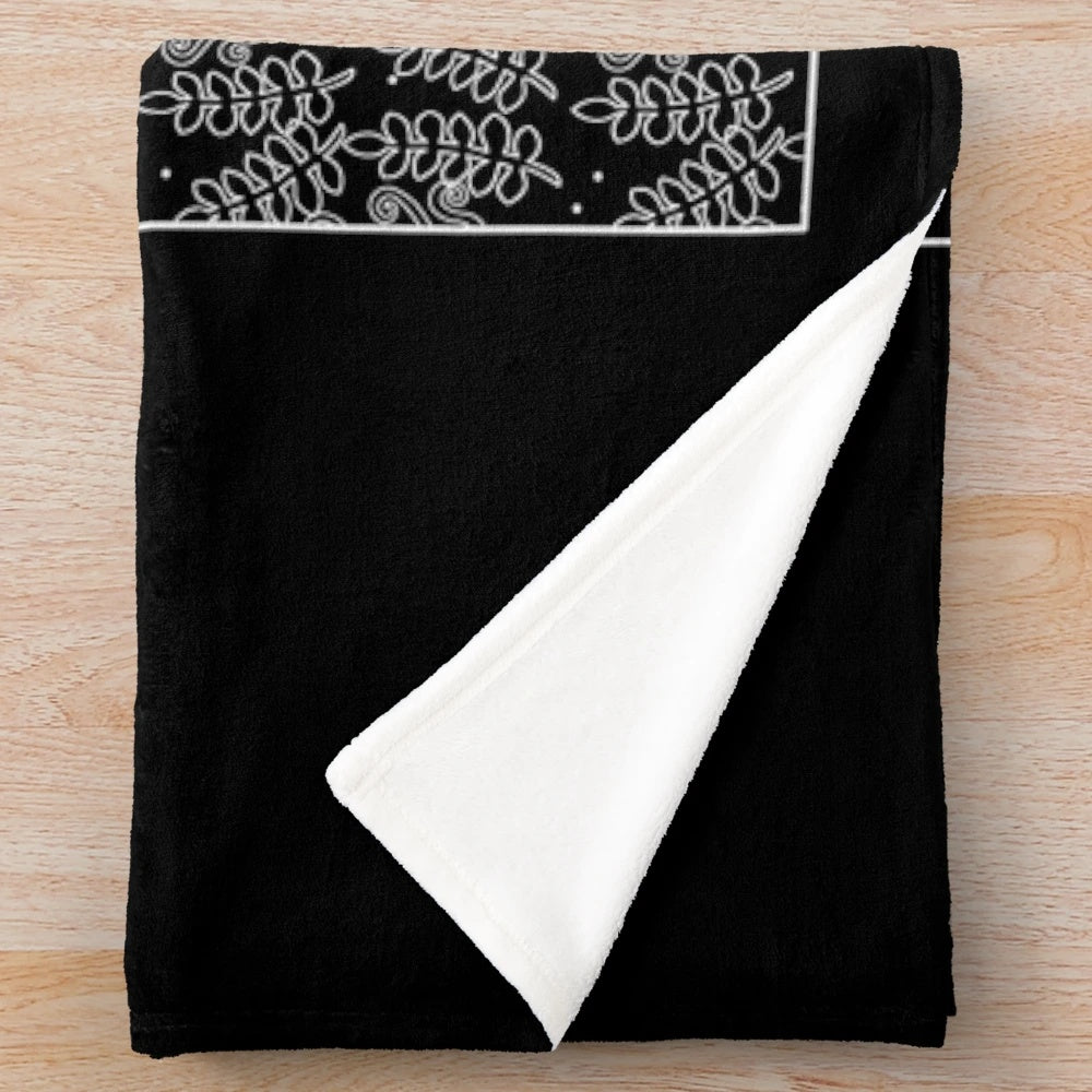 Cozy plush blanket with nature and animal motif