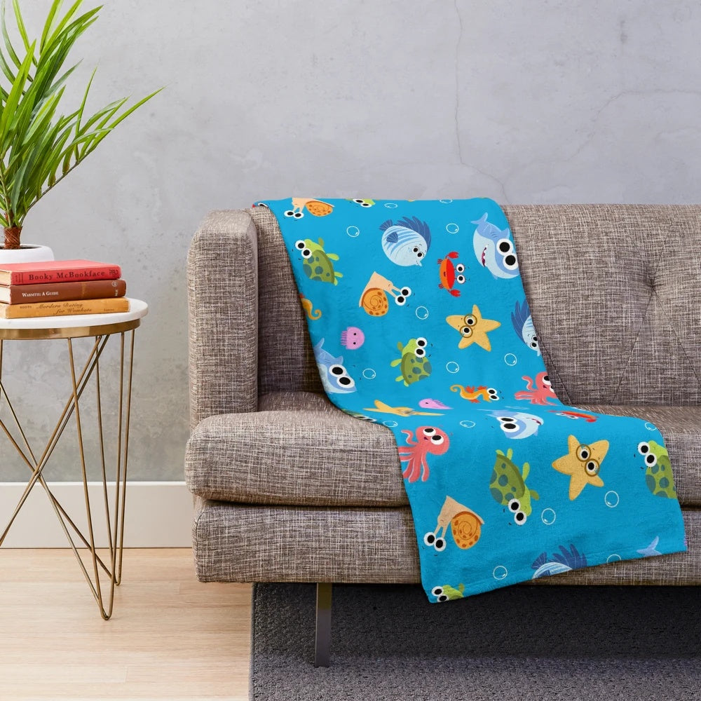 Plush shark-patterned blanket for children