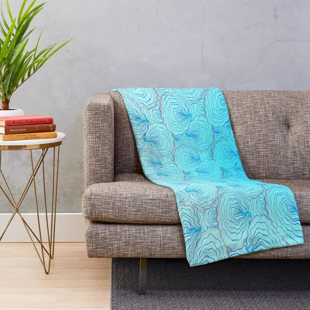 Piscina mexida plush blanket with vibrant abstract pattern