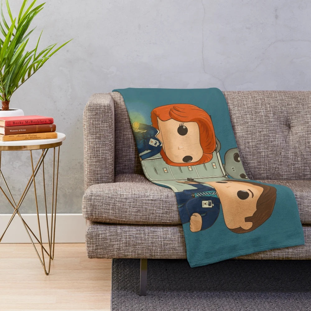 Plush blanket with Funko Pop dolls of Dana Scully and Fox Mulder from the X-Files