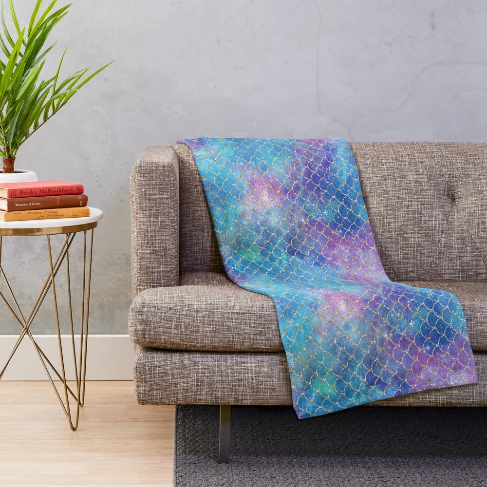 Mermaid scale pattern plush blanket with shimmering glitter