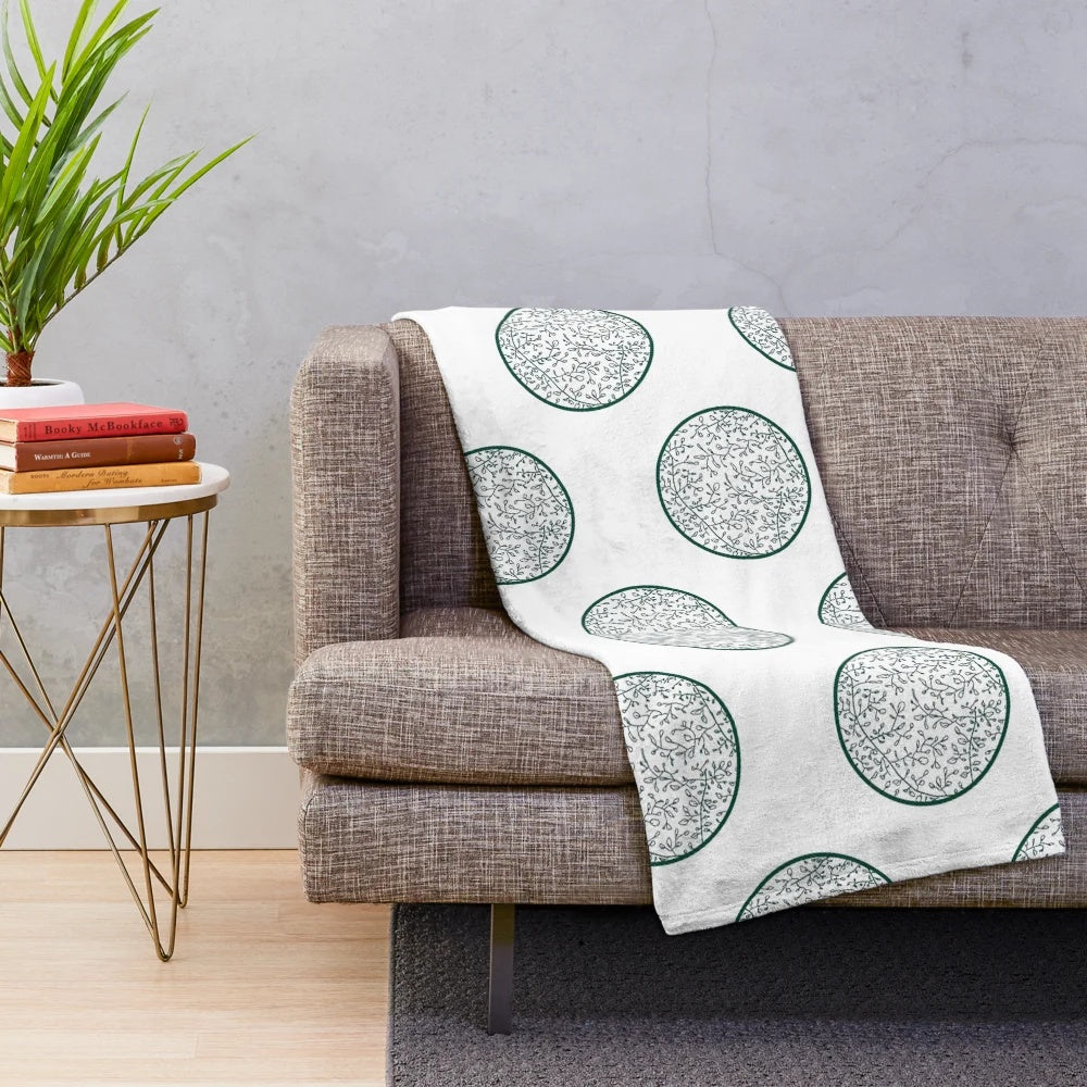 Green leaf pattern plush blanket with a botanical design